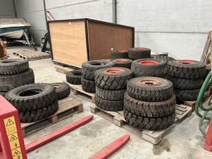 Lot of 36 tyres LINDE forklift new and used dekk til gaffeltruck