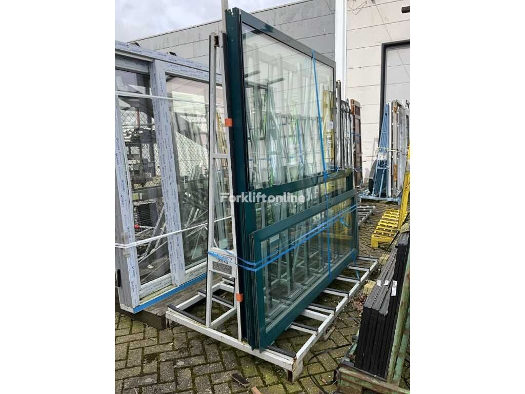 Double-sided metal glass/plate trestle with contents hyllesystem